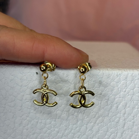 Chanel Gold Dangle Earrings - Picture 2 of 3